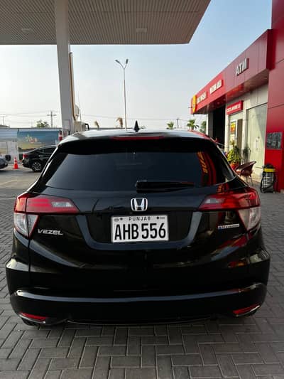 Honda Vezel X hybrid model 2014/15  import 2019 registered 2021