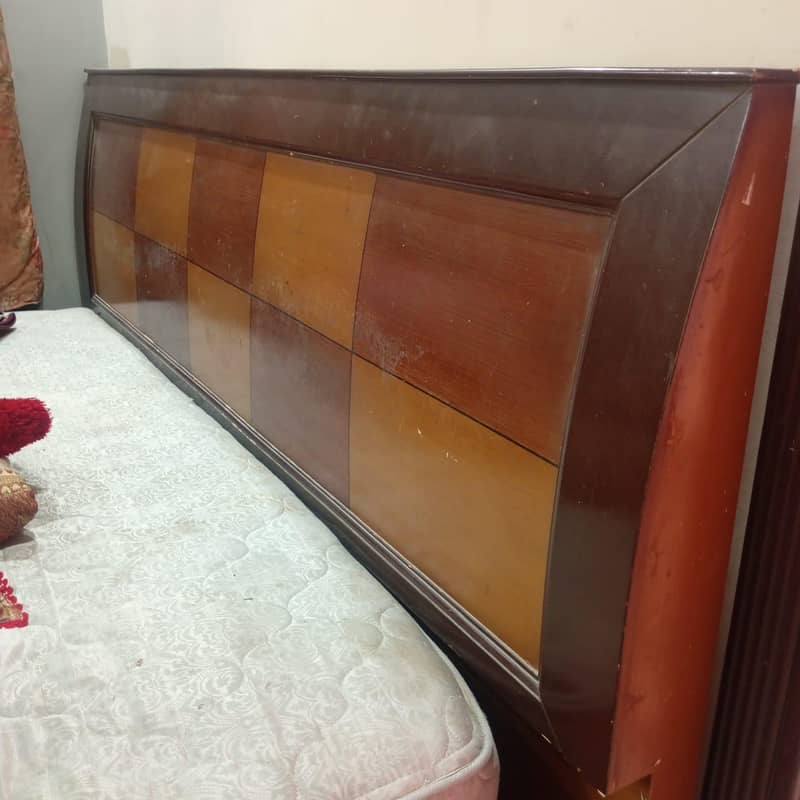 bed with 2 side tables without matress 0
