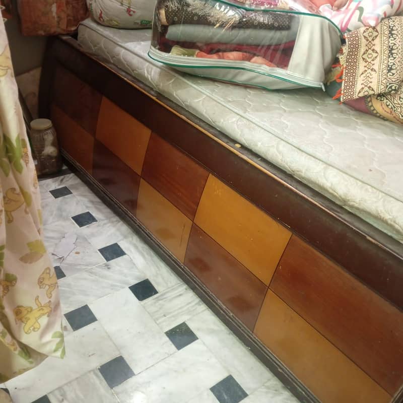 bed with 2 side tables without matress 1