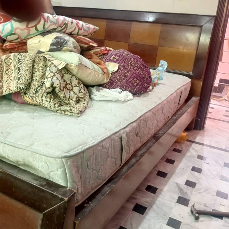 bed with 2 side tables without matress 3