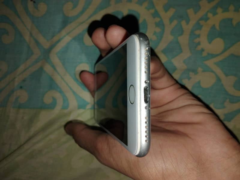 Apple iPhone 8 3