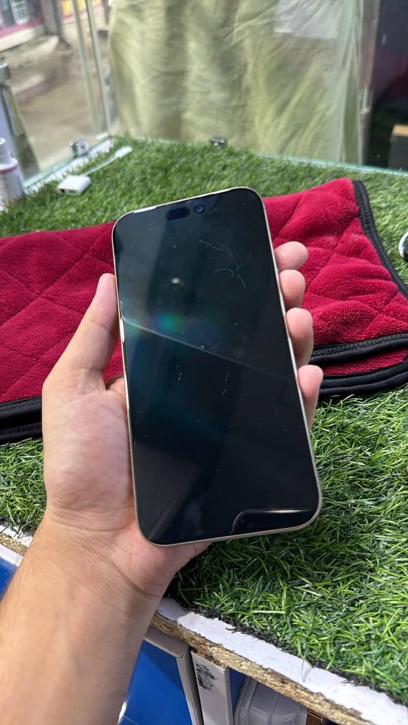Apple iPhone 16 Pro Max 1