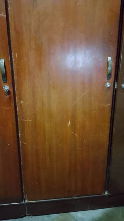 chick board almari 3 doors