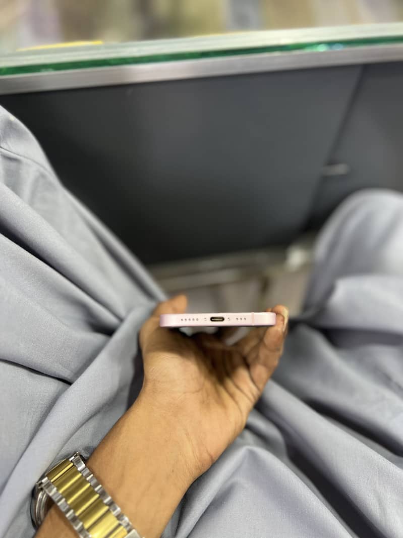 Apple iPhone 15 2