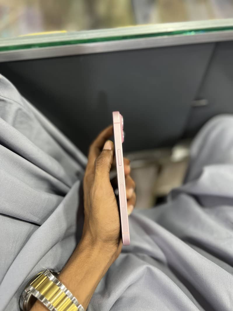 Apple iPhone 15 3