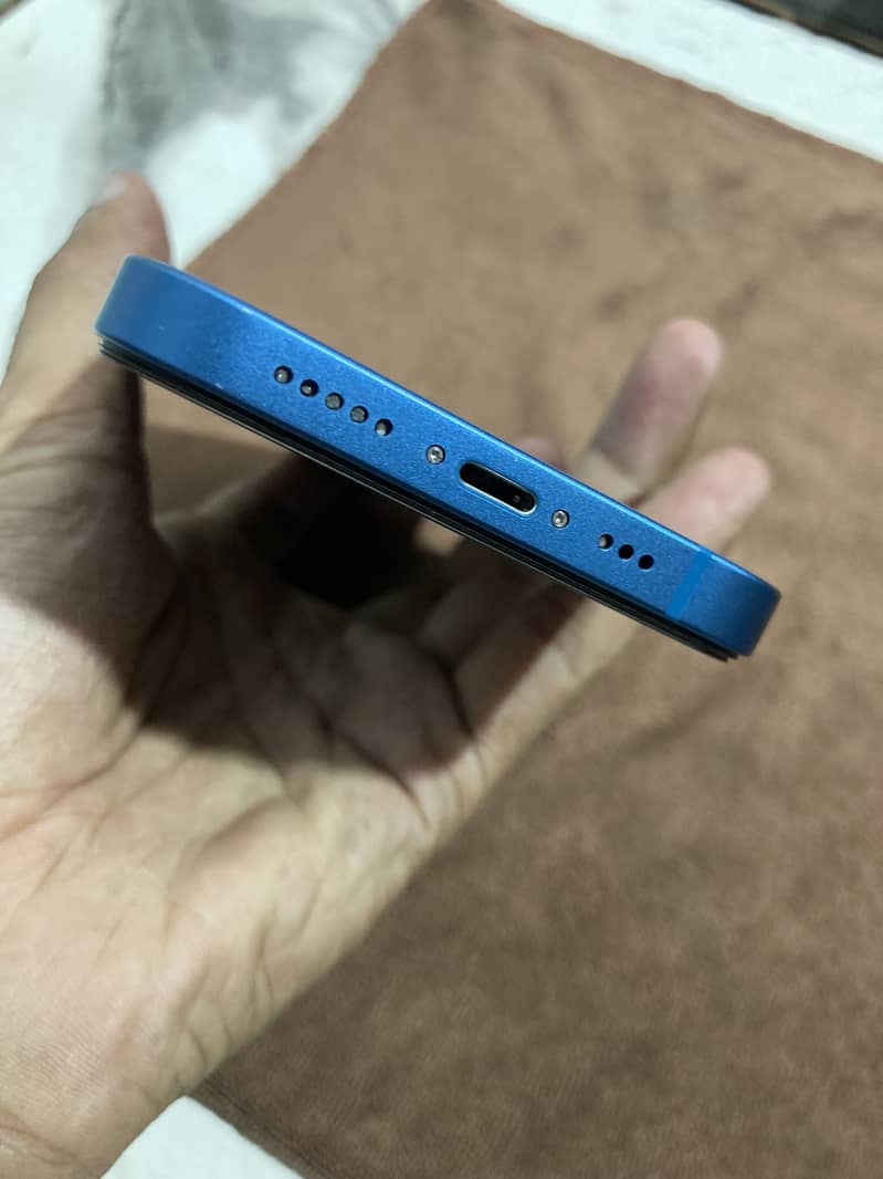 Apple iPhone 13 5