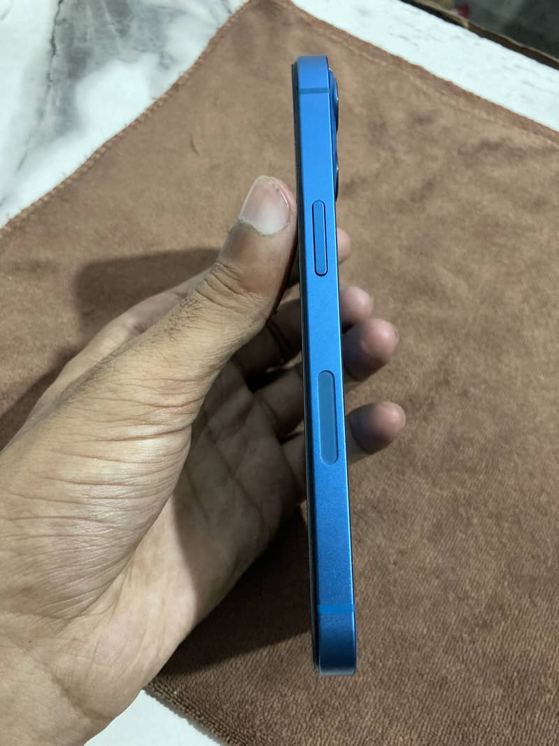 Apple iPhone 13 6