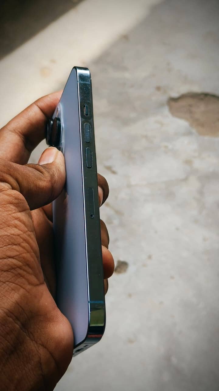 Apple iPhone 13 Pro 1