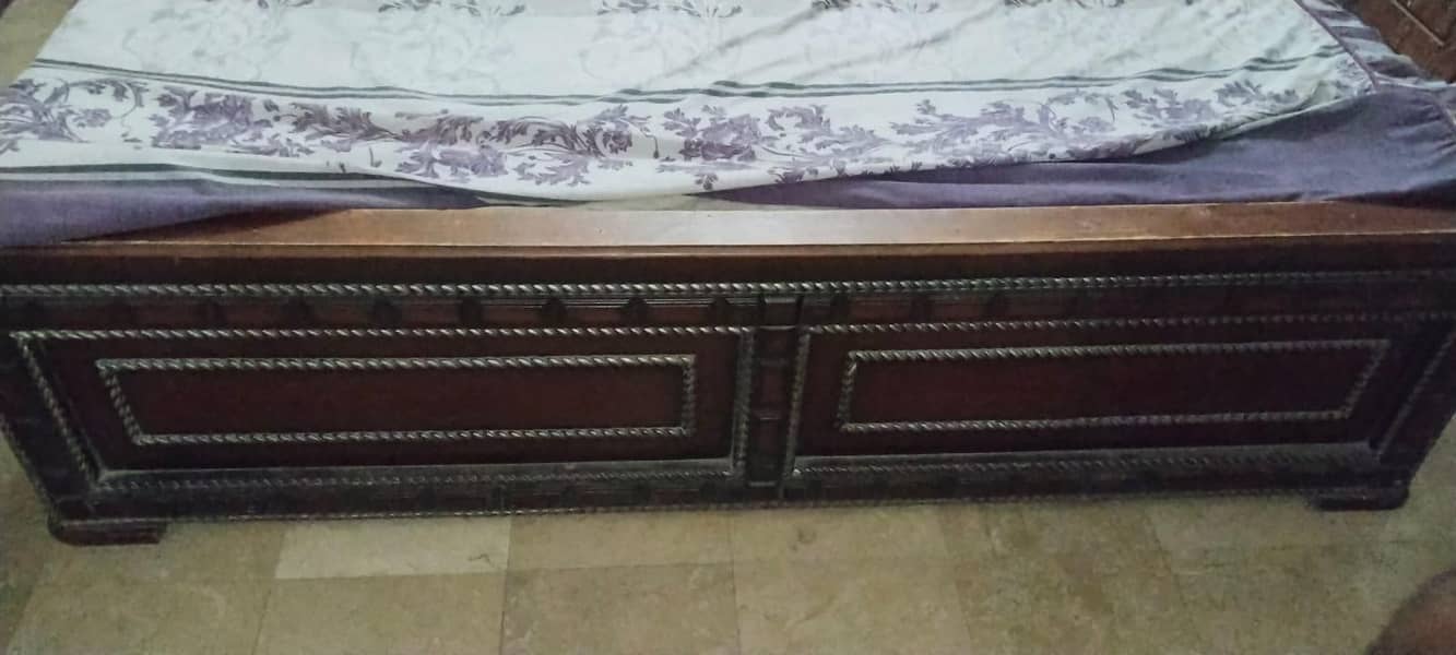 Double bed, king size bed 1