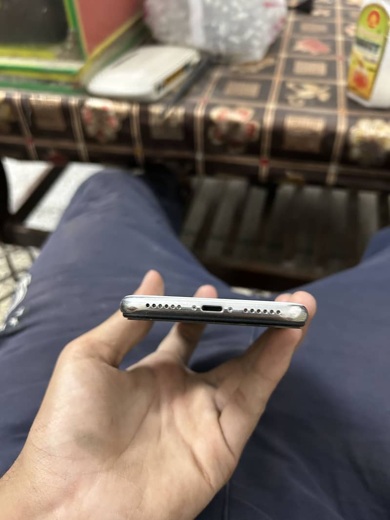 Apple iPhone X 5
