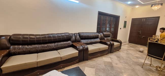 7 seater used sofa set good condition strong and comfortable