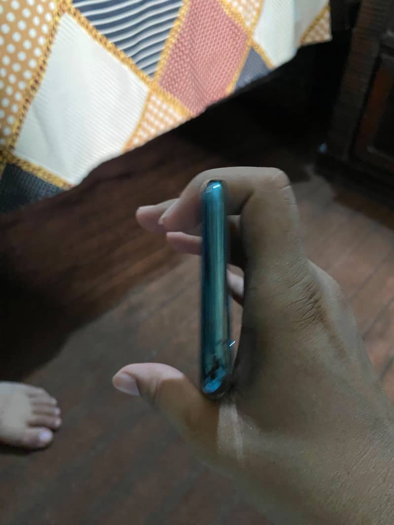 Iphone 11 pro 4