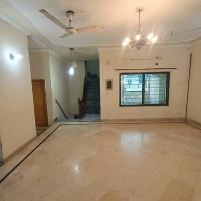 AHMED ASSOCIATES OFFERS 10 MARLA UPPER PORTION FOR RENT IN PCSiR PHASE 2 NEAR TO SHUKAT KHANUM HOSPITAL LAHORE.