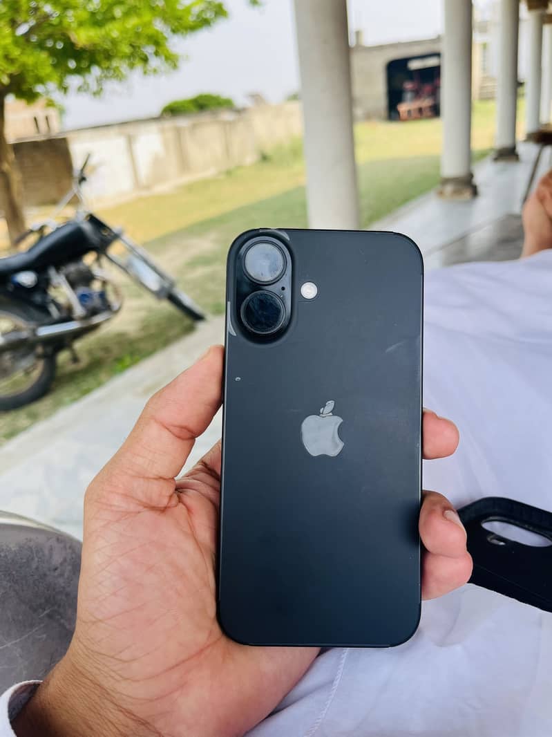 Apple iPhone 16 0