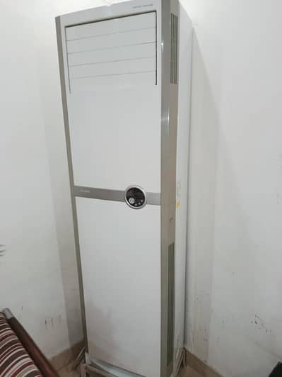 Urgent sale gree cabinet ac 2 ton best condition call 03217274194