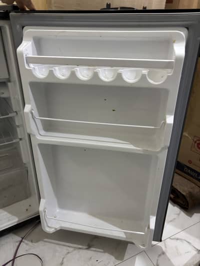 Dawlance fridge Within warranty only few months used