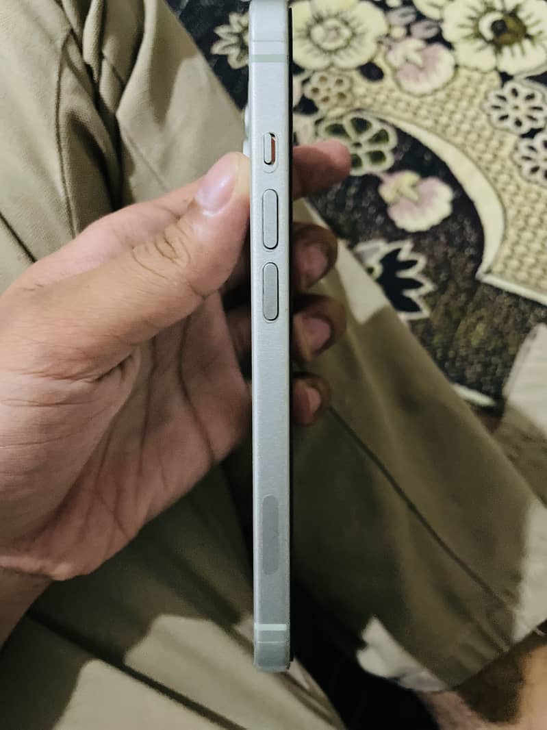 Apple iPhone 15 2