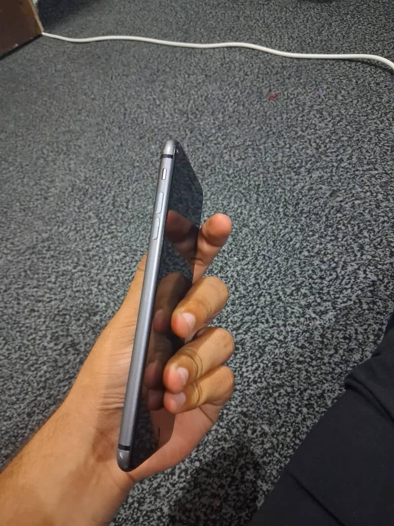 Apple iPhone 8 Plus 0