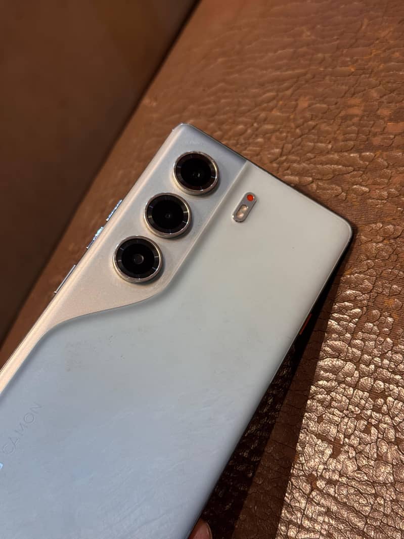 Tecno CAMON 40 Pro 3