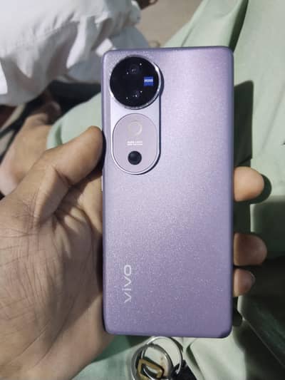 Vivo V40