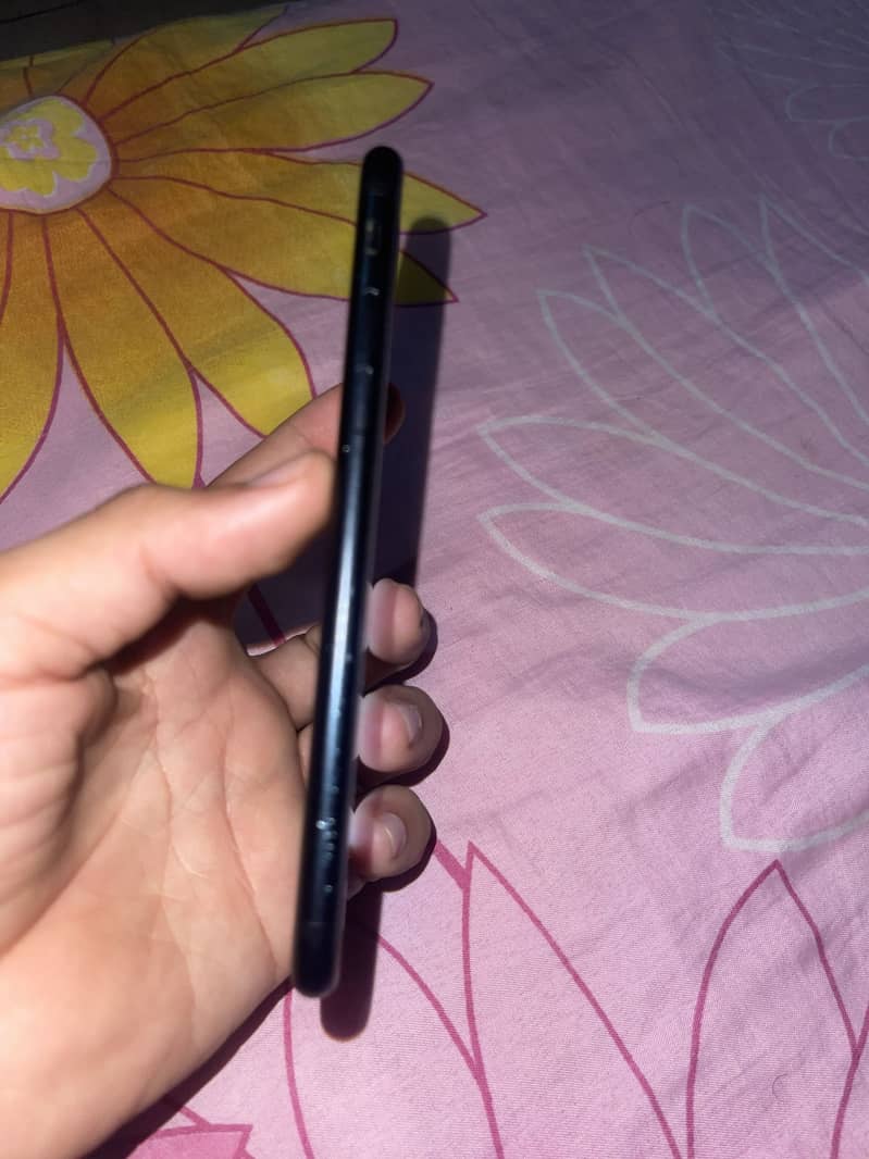 Apple iPhone 7 1