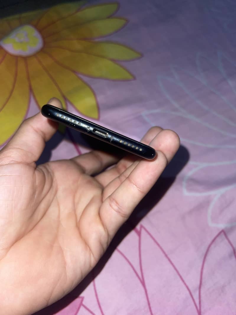 Apple iPhone 7 2