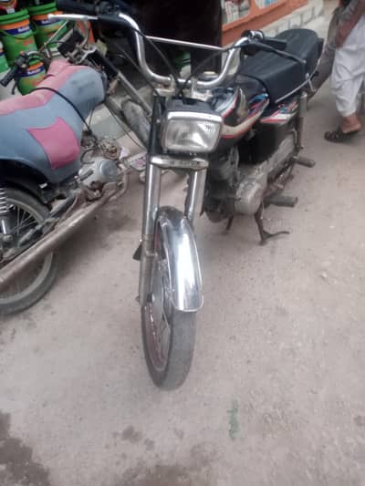 I am selling Honda 125 dadu number 2015 model engine new bnawaya ha