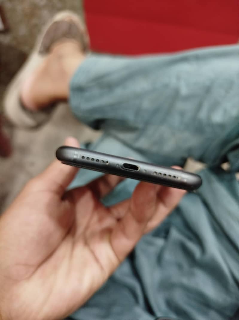 Apple iPhone 11 0