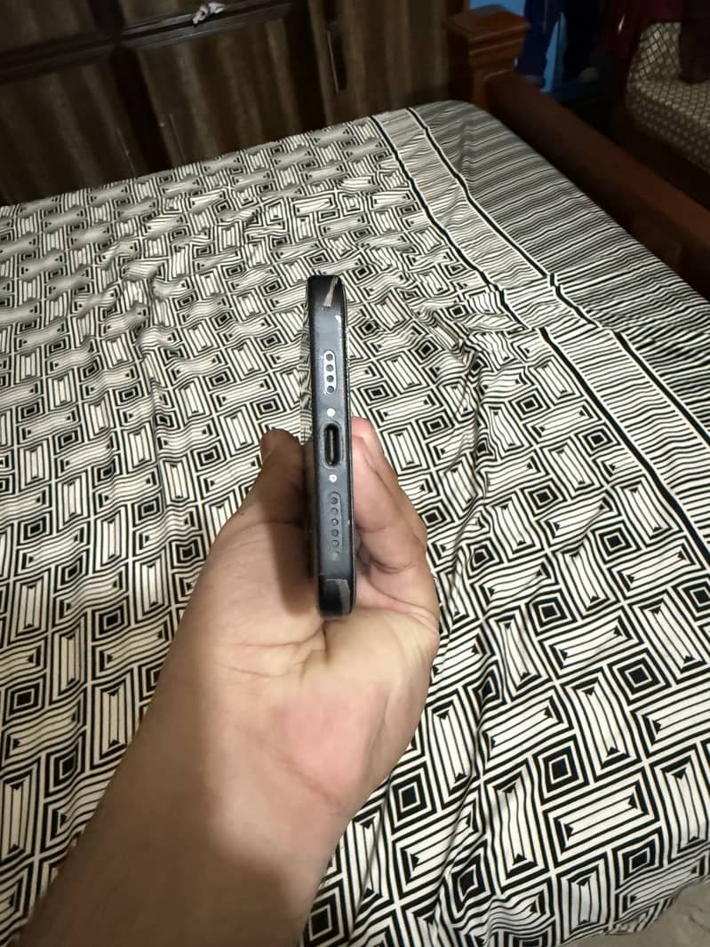 Apple iPhone 15 plus 6