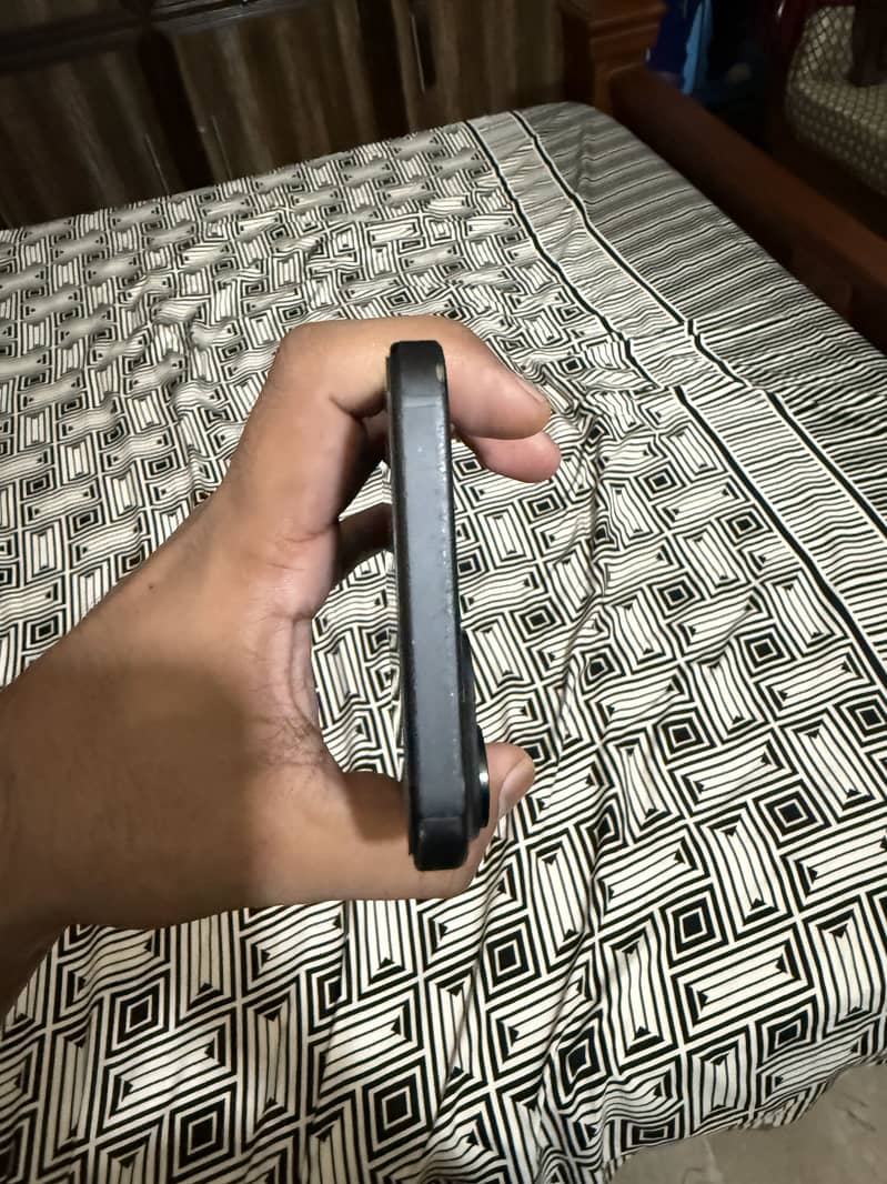 Apple iPhone 15 plus 7