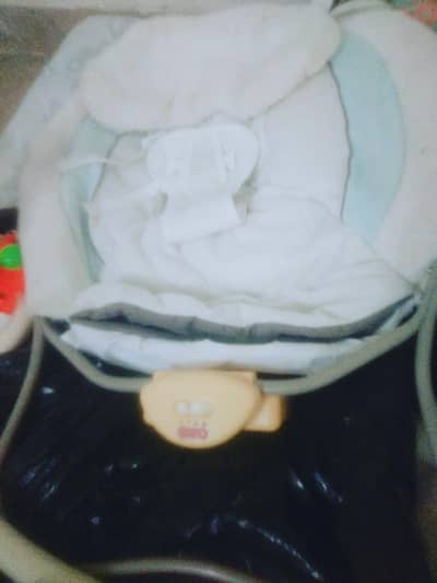 baby swing with vibrating moods n music