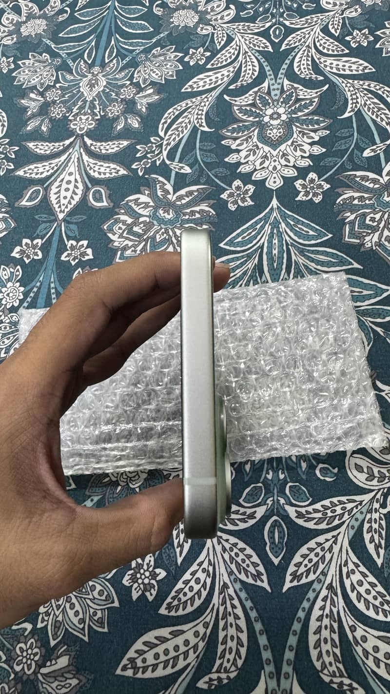 Apple iPhone 15 plus 1