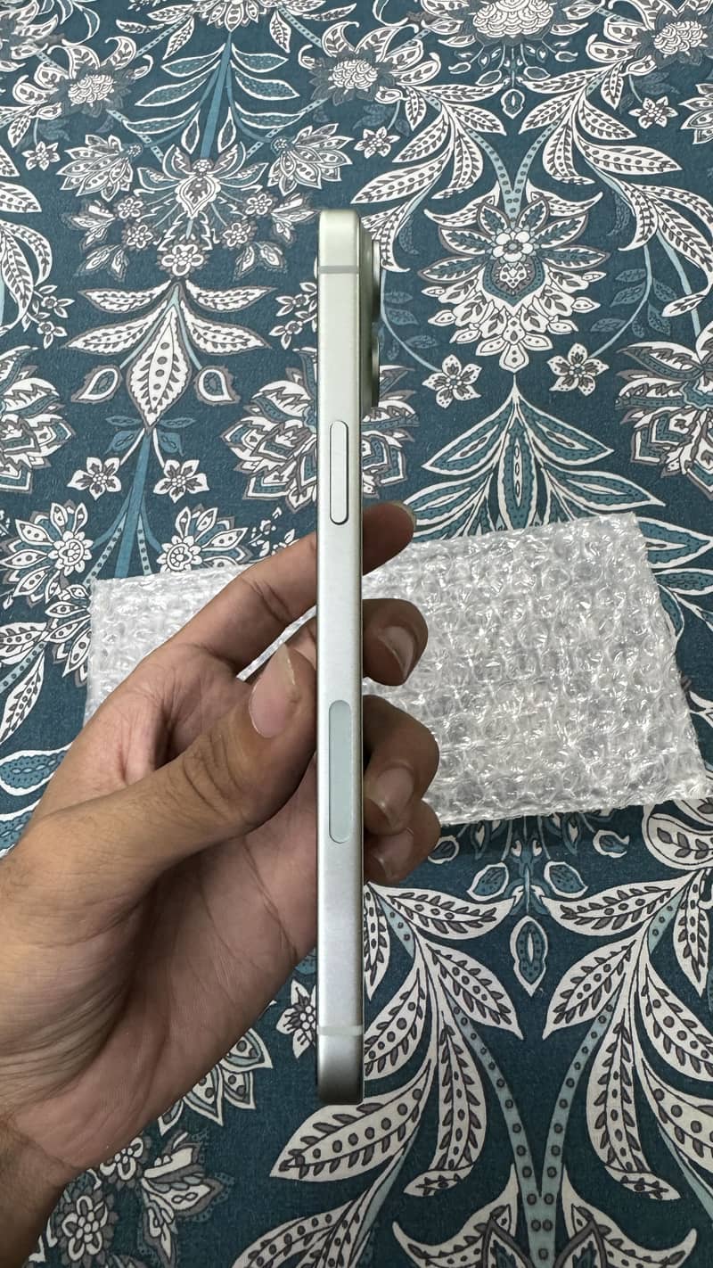 Apple iPhone 15 plus 3