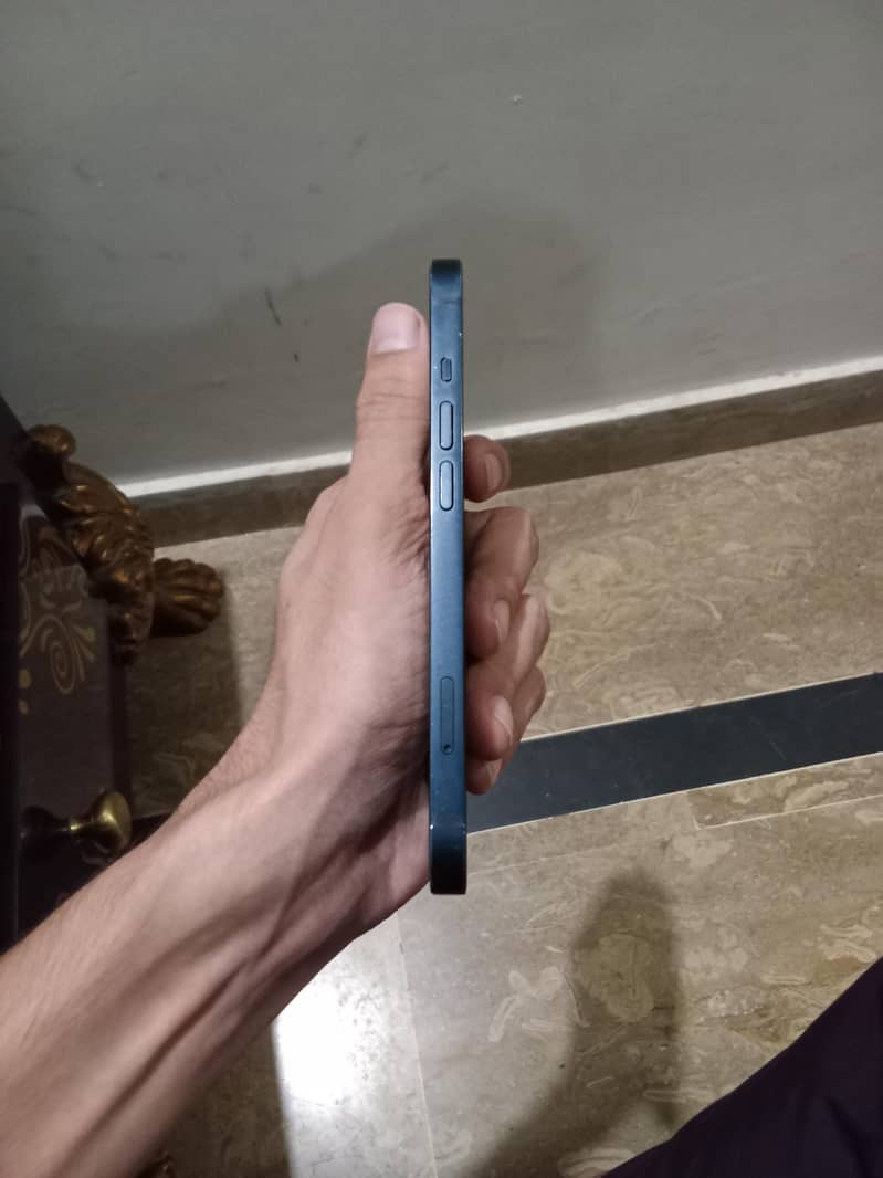 Apple iPhone 13 2