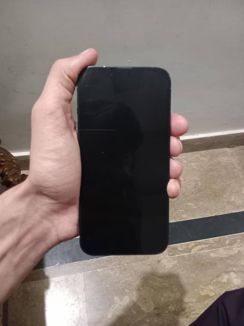 Apple iPhone 13 4