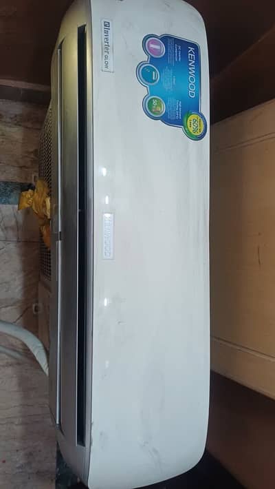 Slightly used invertor one ton hot and cool