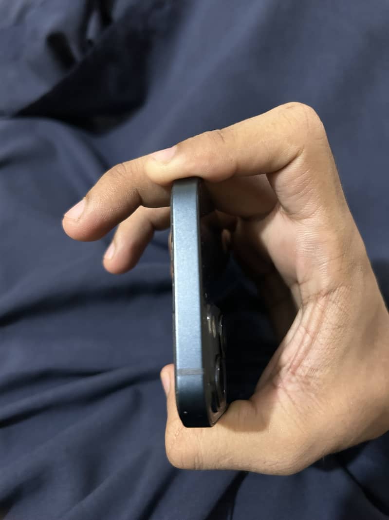 Apple iPhone 13 2
