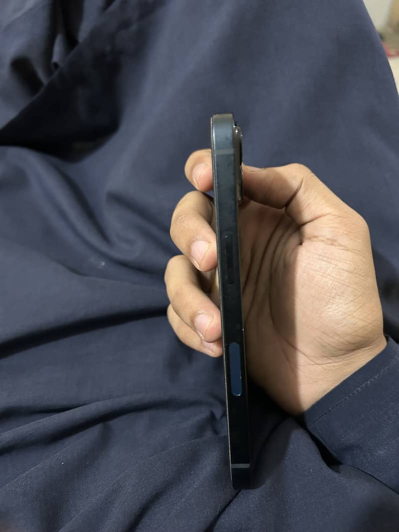 Apple iPhone 13 3