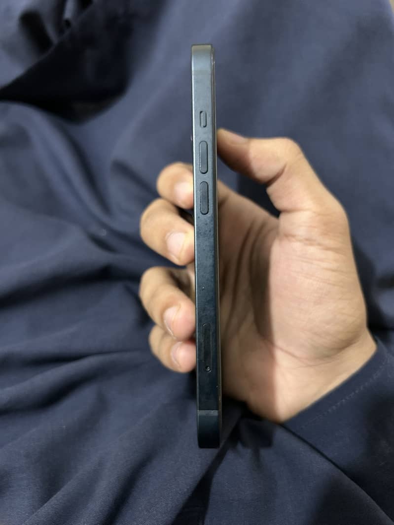 Apple iPhone 13 5