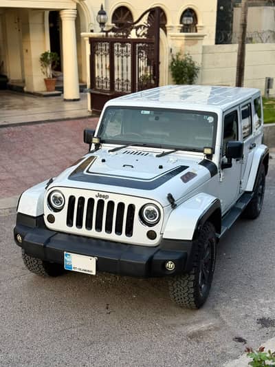 Jeep Wrangler Unlimited Sahara Black Tie Edition 2013