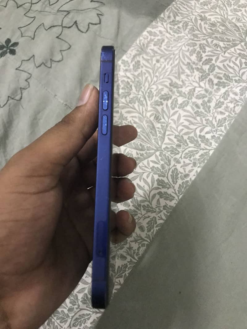 Apple iPhone 12 6