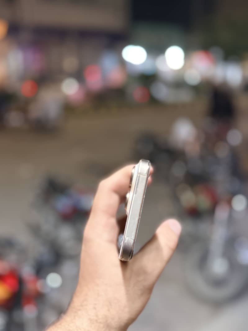 Iphone 16 pro max 1