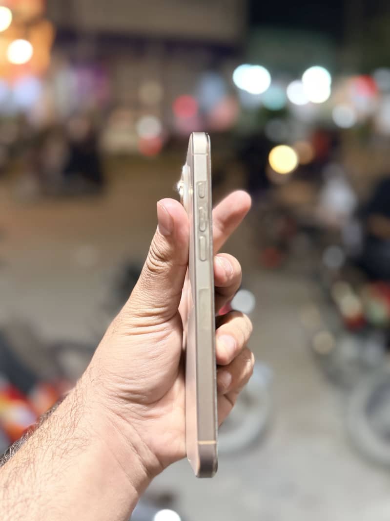 Iphone 16 pro max 3
