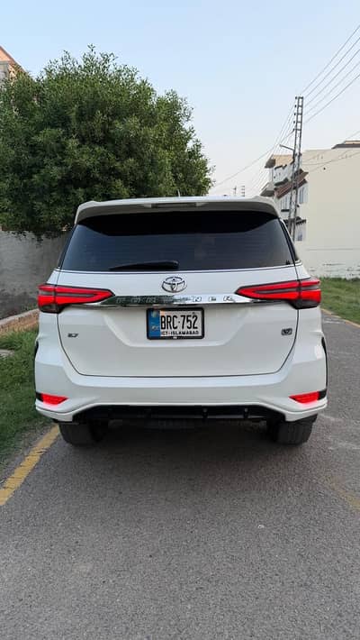 Toyota Fortuner V 2019 con to GR
