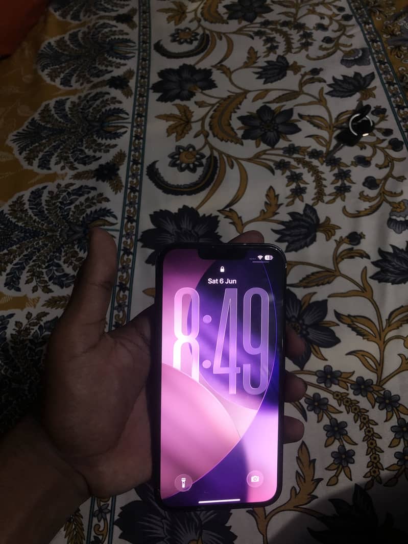 Apple iPhone 13 4