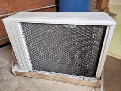 1.5Ton inverter fresh almost new WhtAap 0'3'4'5'7'7'7'5'7'0'5