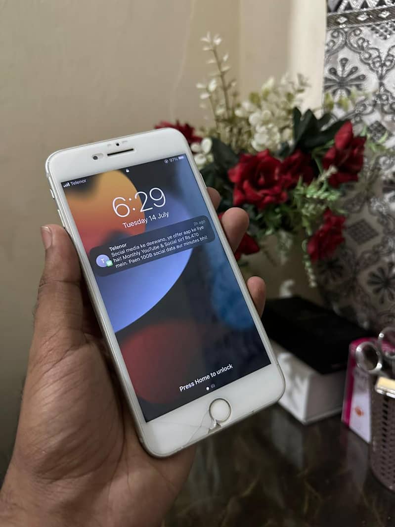 Apple iPhone 7 Plus 1