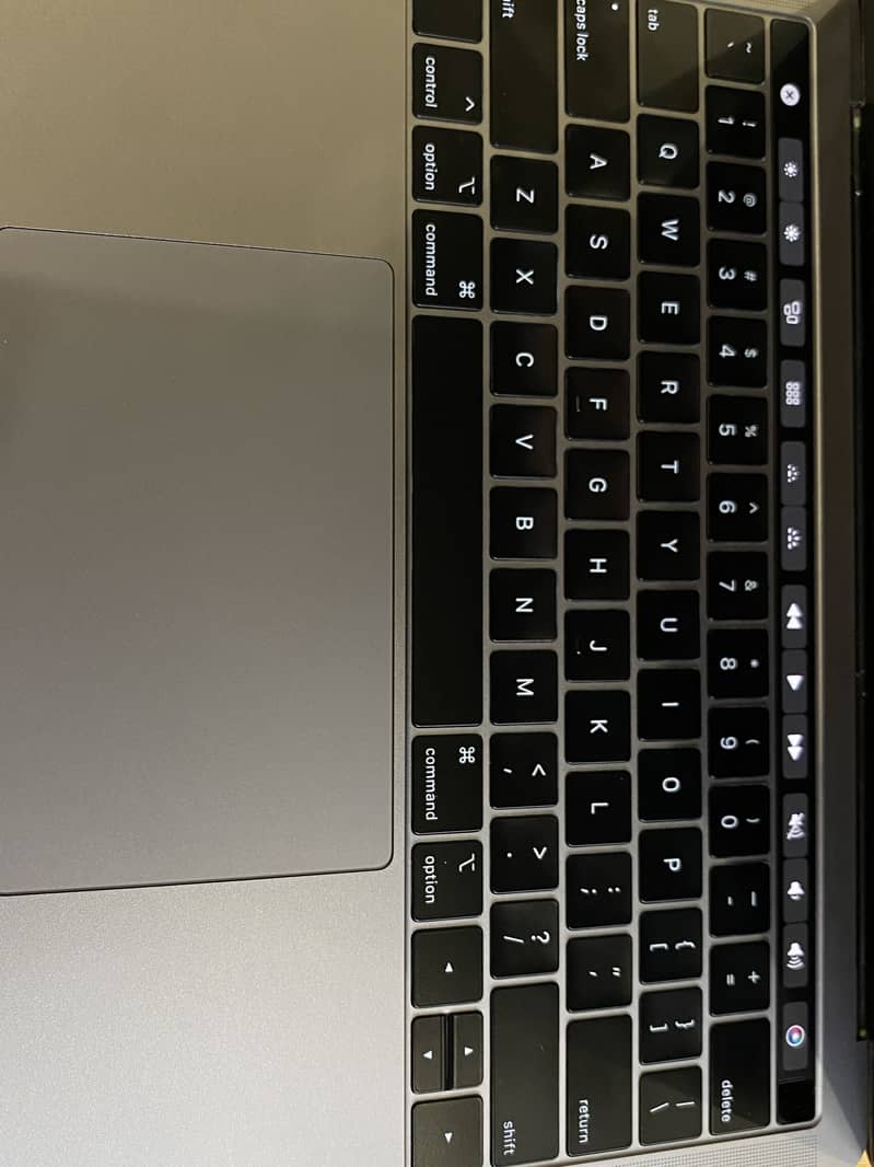 MacBook 2019 Pro 4