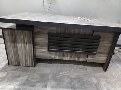 office table CEO table Used in good condition