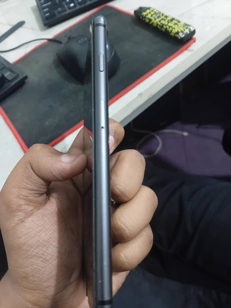 Apple iPhone 8 Plus 1
